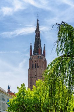 Bruges Brugge, Belçika 'daki Katolik Kilisesi' nin kulesi..
