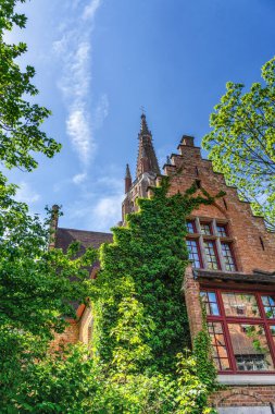 öğleden sonra görünümü güzel, ortaçağ church of our lady, bruges, Belçika