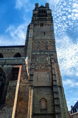 Brüksel, Belçika 'nın ana kilisesi St. Salvator Katedrali' nin kulesi..