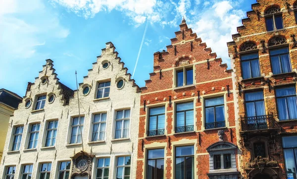 Традиционные Красочные Бельгийские Фасады Домов Черепичными Крышами Брюгге — стоковое фото