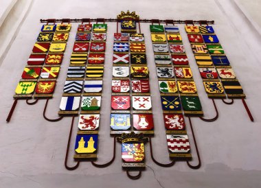 Hollanda Eyaleti arması, Amsterdam 'daki Yeni Kilise' de tüm Hollanda bölgeleri amblem koleksiyonu