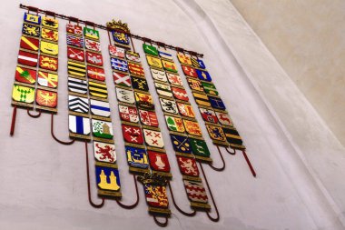 Hollanda Eyaleti arması, Amsterdam 'daki Yeni Kilise' de tüm Hollanda bölgeleri amblem koleksiyonu