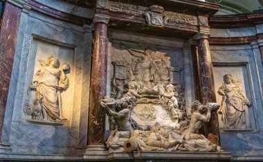 Amsterdam, Hollanda - 18 Haziran 2022: Michiel de Ruyter Anıtı, Amsterdam, Hollanda