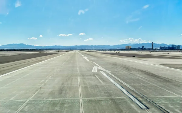 View Mccarran International Airport Tarmac Though Airplane Window — Foto de Stock