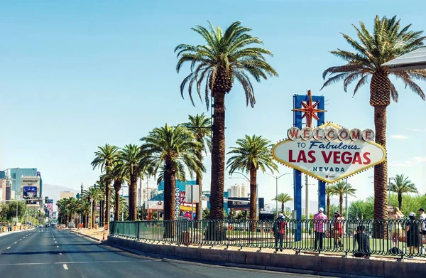 Las Vegas Nevada Usa August 2022 People Enjoy Famous Welcome — Stockfoto