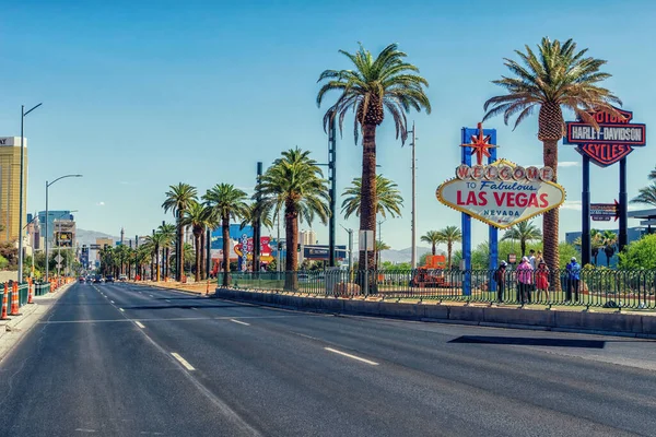 Las Vegas Nevada Usa August 2022 People Enjoy Famous Welcome — Stock Photo, Image