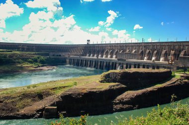 Itaipu Barajı - Brezilya ve Paraguay Sınırı