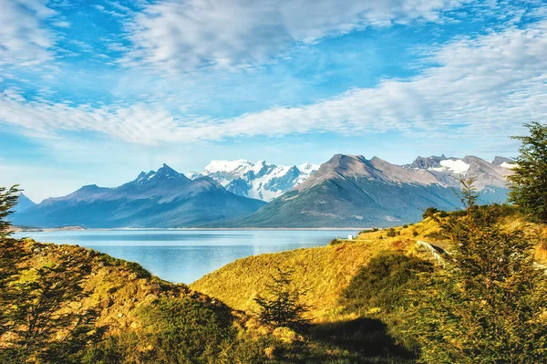 Ландшафт Горы Патагония Андах Извилистая Дорога Озеро — стоковое фото