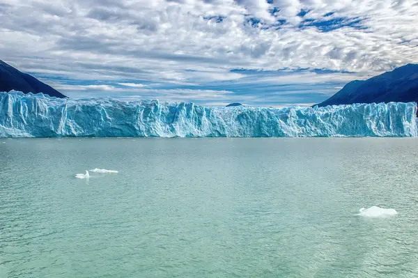 Ледник Perito Moreno Calving Lake Lago Argentino Рядом Эль Калафате — стоковое фото