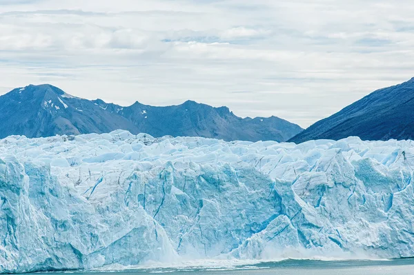 Ice Calving Giant Chunk Ice Breaking Magnificent Perito Moreno Glacier — стоковое фото
