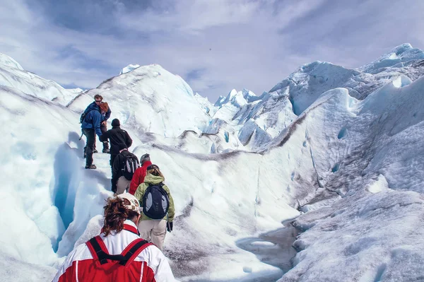 Tourists Trekking Perito Moreno Glacier Los Glaciares National Park Calafate —  Fotos de Stock