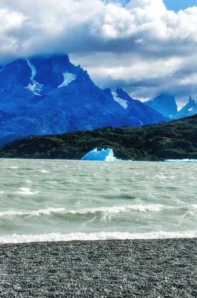 Πάγος Από Τον Παγετώνα Επιπλέει Στη Λίμνη Στο Torres Del — Φωτογραφία Αρχείου
