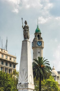 Piramide de Mayo, Arjantin 'in Buenos Aires kentindeki Plaza de Mayo' da yer alan bir şehir. 1811 Mayıs Devrimi 'ni kutlamak için inşa edildi..