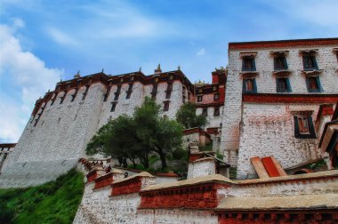 Potala Sarayı 'nın detayları. Dalai Lama, Lhasa, Tibet 'in tarihi evi. Bir UNESCO Dünya Mirası sahası.