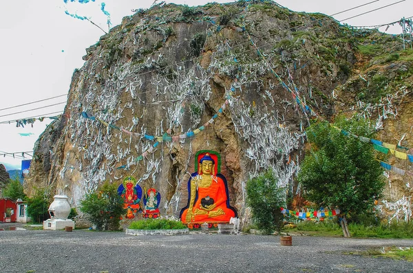 Βούδας Νιέτανγκ Σκαλισμένος Ένα Βράχο Στα Περίχωρα Της Λάσα Μεγαλύτερο — Φωτογραφία Αρχείου