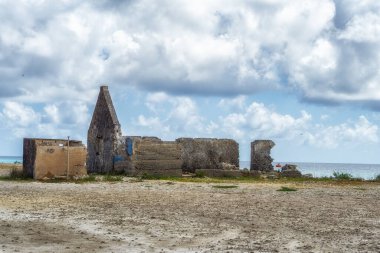 Hollanda, Bonaire kıyısındaki eski tarihi ev harabeye döndü.
