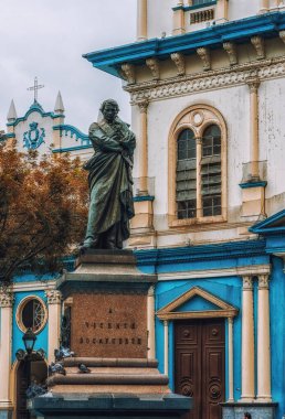 Guayaquil, Ekvador - 26 Eylül 2022: Ekvador 'un Guayaquil kentindeki San Francisco Kilisesi önünde Vicente Rocafuerte heykeli. Rocafuerte Ekvador 'un ilk yerli başkanıydı..