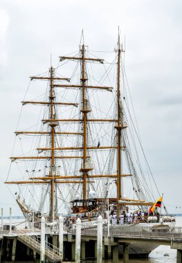Guayaquil, Ekvador limanında eski bir yelkenli gemisi.
