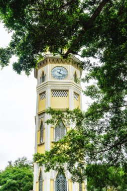 Torre Morisca, 10 de Agosto Caddesi 'nin sonunda, Malecon 2000 yakınlarında, Guayaquil, Ekvador' un merkezindeki Rio Guayas sahilinde.