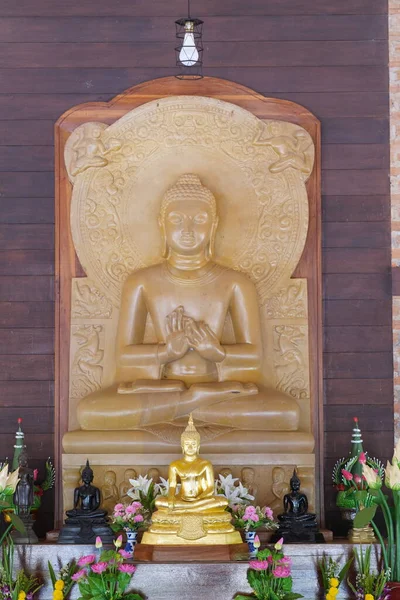 Άγαλμα Του Βούδα Στο Ναό Της Πόλης Της Ταϊλάνδης — Φωτογραφία Αρχείου