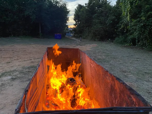 暖炉の上の炎 — ストック写真