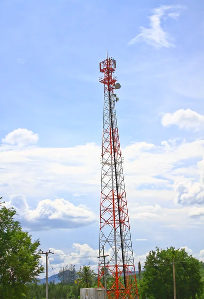 Torre de comunicação — Fotografia de Stock