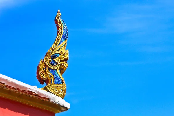 Thailändischer Drache oder König der Naga Statue — Stockfoto