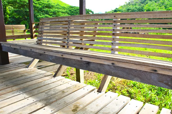 Banc de parc en bois — Photo