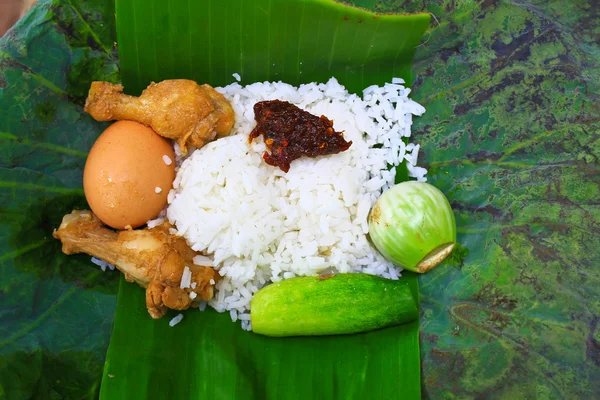 Arroz envolto em folha de lótus — Fotografia de Stock