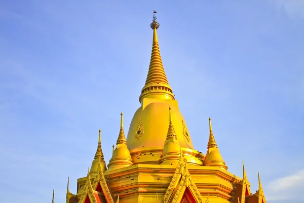 Thailändska pagoda — Stockfoto