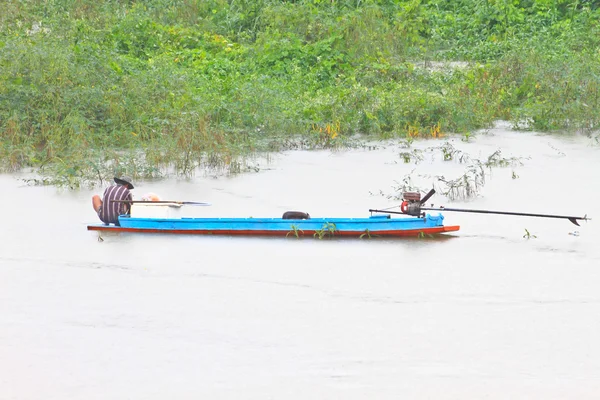 泰国渔夫钓到鱼 — 图库照片