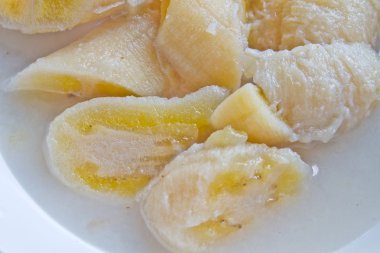 Hindistan cevizi sütü haşlanmış muz