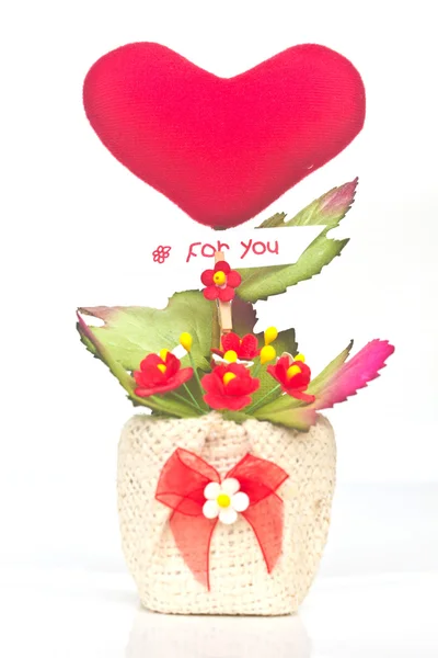 Σχήμα καρδιάς λουλούδια καλάθια δώρων — Φωτογραφία Αρχείου
