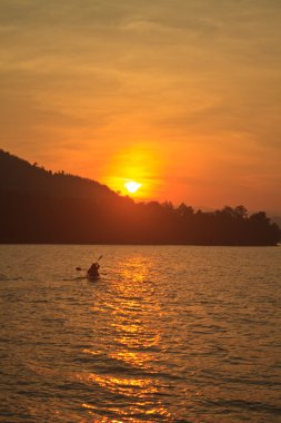 soyut doğası, kayaklar ve sunste