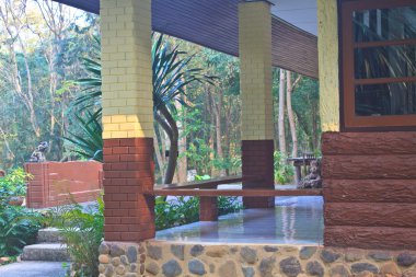 office dışındaki taş tezgah