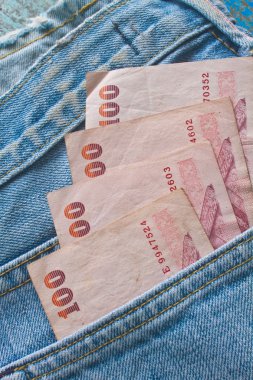 kot pantolon cebinde banknot