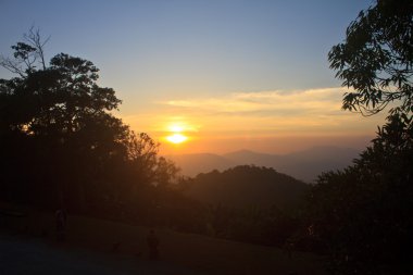 Sunset mountain zemin üzerine