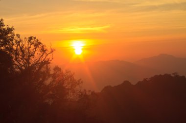 Sunset mountain zemin üzerine
