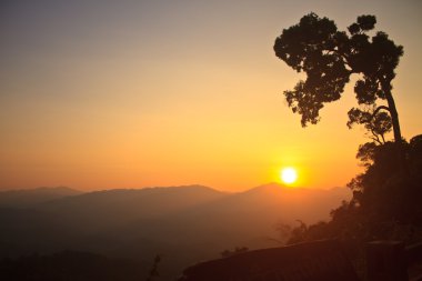 Sunset mountain zemin üzerine
