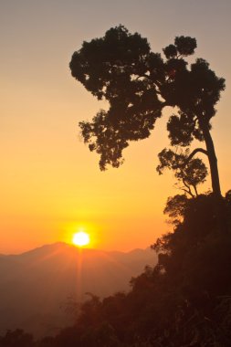 Sunset mountain zemin üzerine
