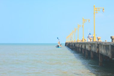 eski kamu iskele ve elektrik direğine 