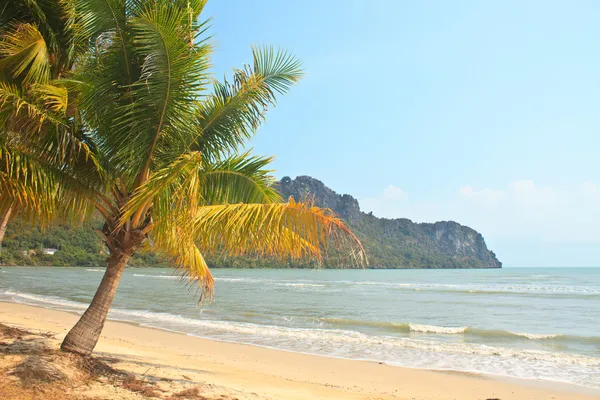 Marée basse dans la magnifique baie de Manao Ao Manao en Thaïlande — Photo