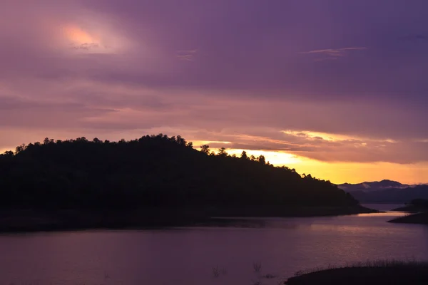 Zonsondergang in lake — Stockfoto
