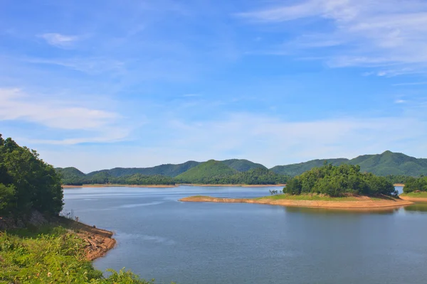Vue sur le barrage Kaengkrachan réservoir — Photo