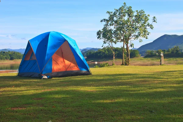 Camping in de ochtend — Stockfoto