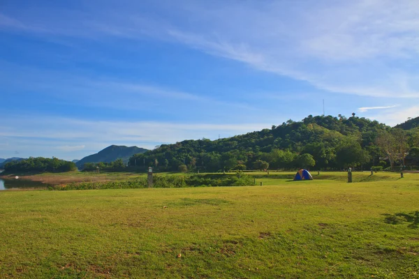 Terrain de camping le matin — Photo