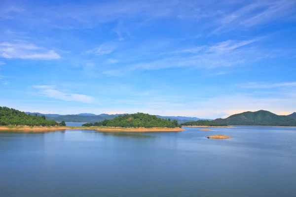 Uitzicht over het stuwmeer van kaengkrachan — Stockfoto