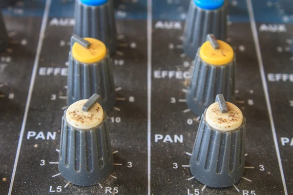 Botões antigos equipamento de áudio — Fotografia de Stock