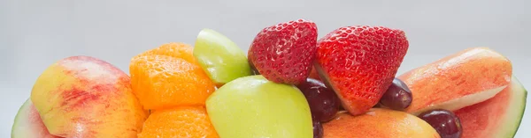 Utbud av färsk frukt som är redo att äta — Stockfoto