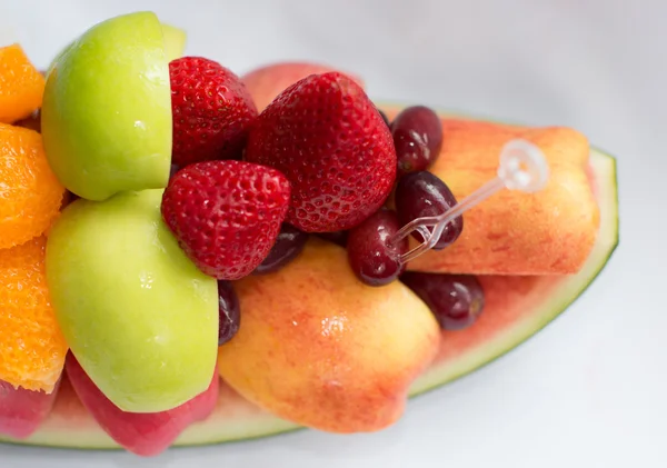 Vielfalt an frischem Obst, das sofort verzehrt werden kann — Stockfoto